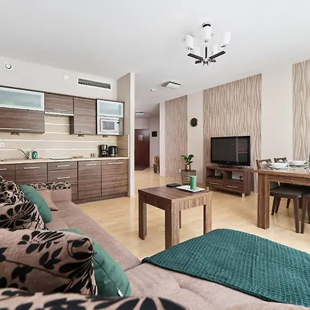 Krawiecka By Renters Apartment